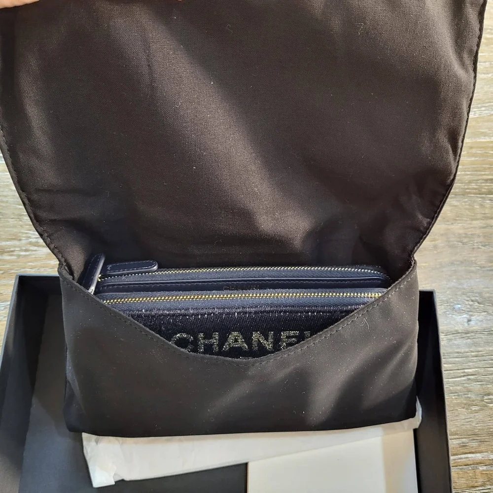 Chanel Deauville Chain Wallet navy blue Glittered Canvas Clutch with Chain